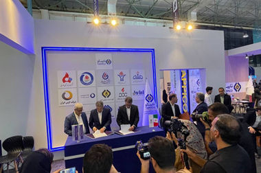 پایان هفتمین نمایشگاه نفت و گاز و پتروشیمی با اهدای تندیس به بانک سینا