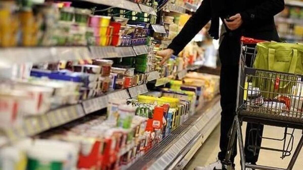 ذخایر کالاهای اساسی کافی است/ مردم به ثبات بازار کمک کردند