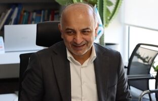 بخشی از توفیقات ما مرهون جامعه پزشکی است / تجلیل از پزشکان همکار بیمه دی در روز پزشک