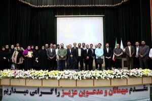 تجلیل از پیشکسوتان عرصه اطلاع‌رسانی در نشست «کنشگران ارتباطی و رسانه» منطقه ۹