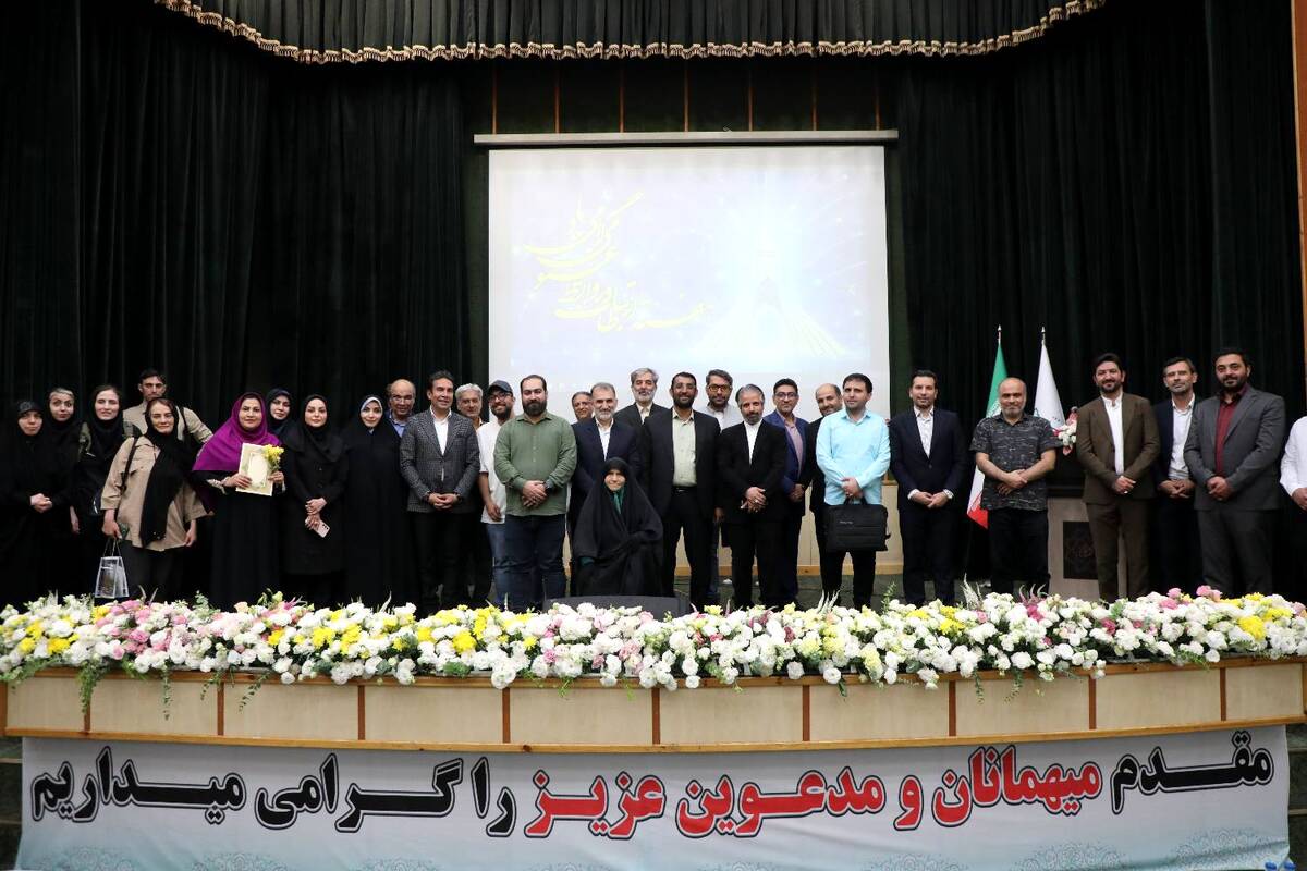 تجلیل از پیشکسوتان عرصه اطلاع‌رسانی در نشست «کنشگران ارتباطی و رسانه» منطقه ۹