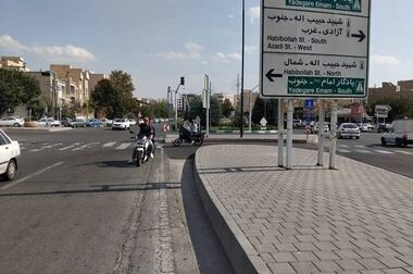 تبلور هنر سیاه مشق در طراحی ایستگاه های اتوبوس منطقه 2 پایتخت