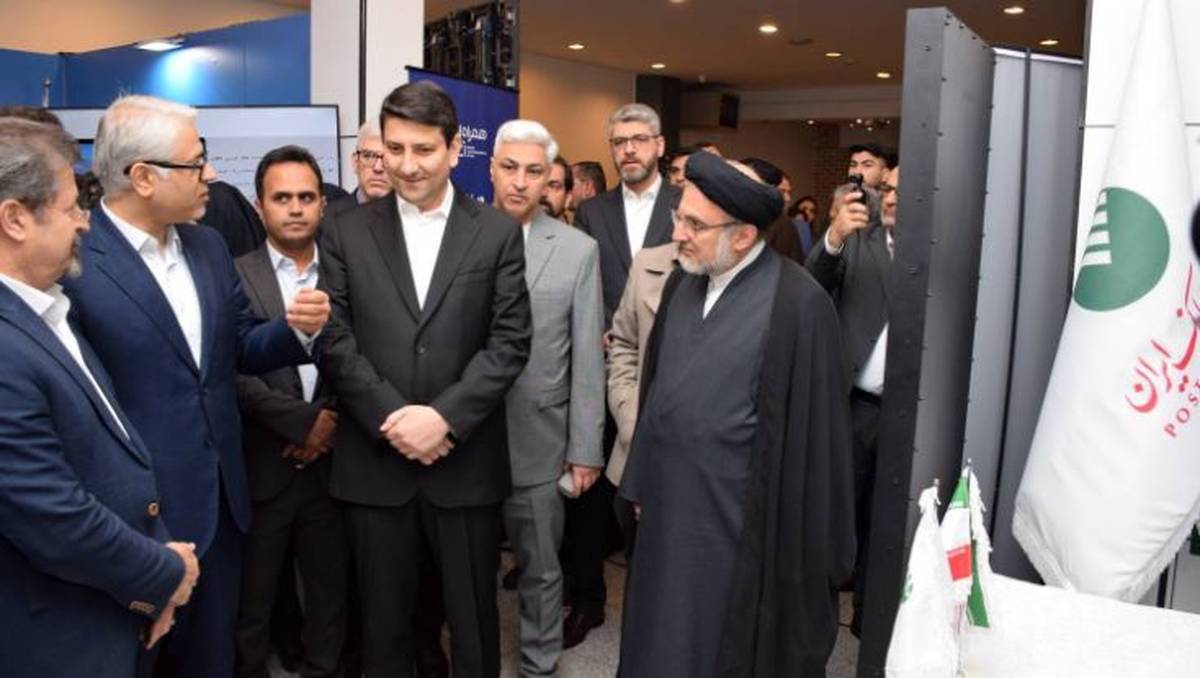 حضور وزیر ارتباطات در غرفه پست‌بانک ایران / تأکید بر نقش این بانک در حمایت از شرکت‌های دانش‌بنیان و توسعه روستایی