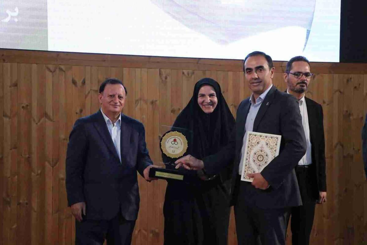 بیمه ایران نشان عالی مسئولیت اجتماعی را دریافت کرد