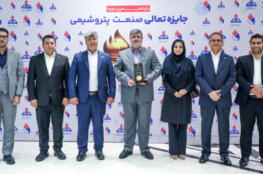 دکتر پیمان شاه‌اویسی از آخرین دستاوردهای صنعت پتروشیمی در نمایشگاه نفت، گاز، پالایش و پتروشیمی بازدید کرد