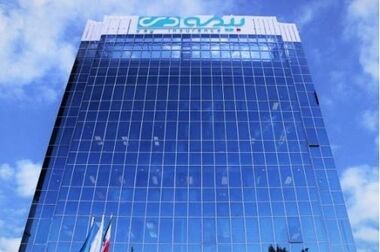 دیدار نوروزی مدیر عامل بیمه دی با خانواده شهید رضا گشت نورد