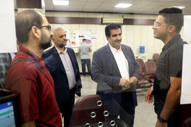 بانک رفاه کارگران به رانندگان تاکسی کارت رفاهی اعطا می‌کند