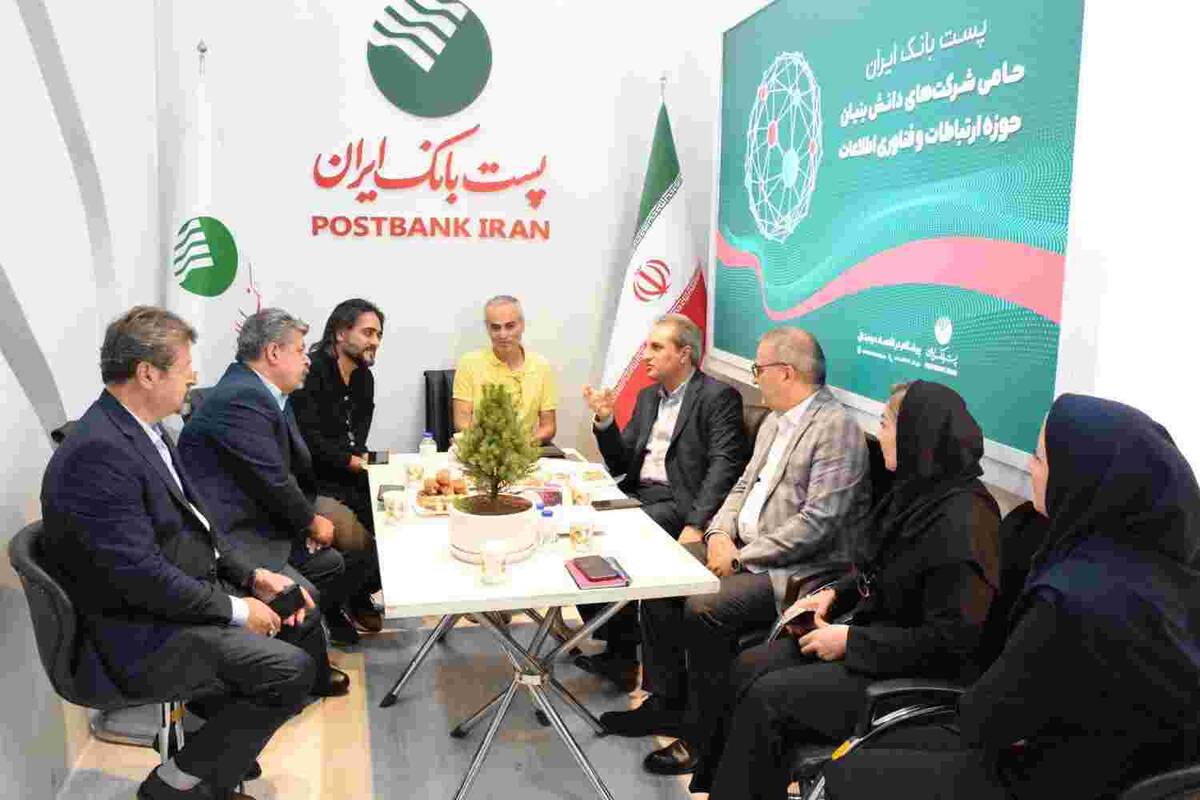 حضور مدیرکل ارتباطات و فناوری اطلاعات استان‌ تهران در غرفه پست بانک ایران در نمایشگاه الکامپ