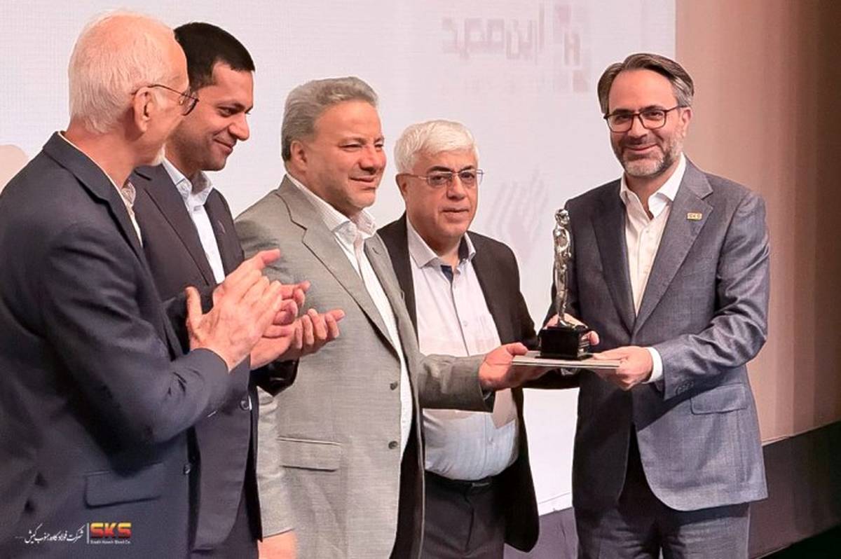 حاتمی مدیر برجسته صنعت فولاد کشور در سال ۱۴۰۴ در بخش دولتی و عمومی شد