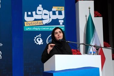 بانک مرکزی مسیر تأمین مالی یک‌میلیارددلاری پتروشیمی‌ها را هموار کرد/تأمین مالی ۵۰۰ میلیون‌دلاری از محل ارزهای صادراتی شرکت‌های هلدینگ خلیج‌فارس با پیش‌فروش ارز صادراتی