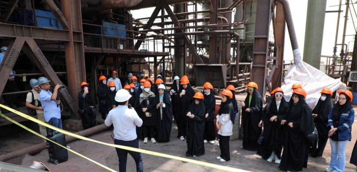  بازدید جمعی از دانشگاهیان هرمزگان از شرکت صبا فولاد خلیج فارس در قالب دوره روایت پیشرفت "صمت انقلاب"