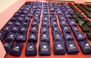 توزیع ۳۲۰ بسته کمک آموزشی در آغاز سال تحصیلی جدید بین دانش‌آموزان نیازمند منطقه آزاد انزلی