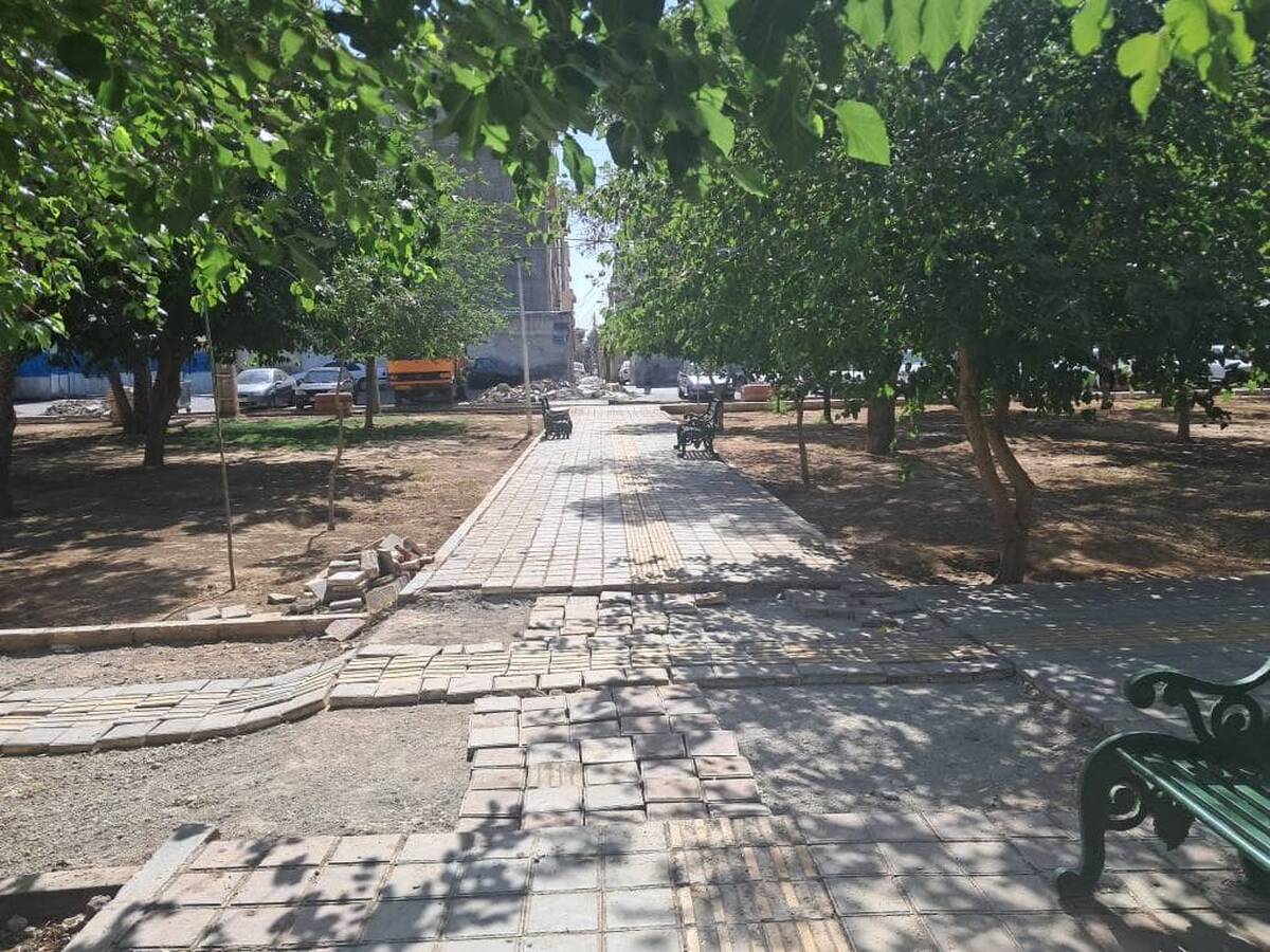  آغاز عملیات بهسازی کفپوش بوستان مرجان در منطقه ۱۹ تهران