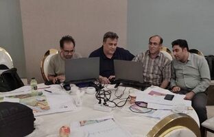 مدیر فنی پروژه پهنه اکتشافی بردسکن خبر داد: فرآیند همسان‌سازی، بررسی و کنترل نقشه‌های تکمیل‌شده پروژه بردسکن با هدف استانداردسازی، شکل‌گیری استایل یکپارچه و تطبیق با قالب رسمی آغاز شد