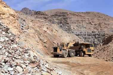 تاکید آقاجانلو بر توسعه زیرساخت ها، اکتشاف و تکمیل طرح های معدنی