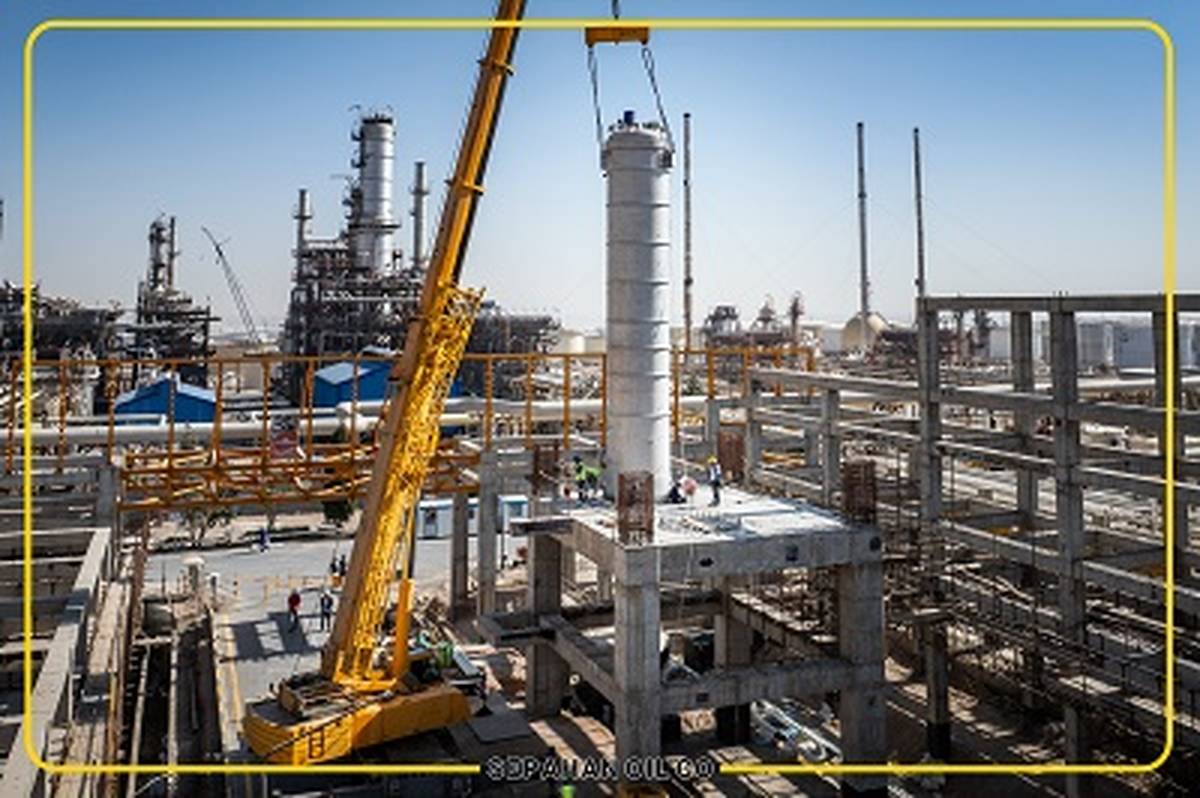 دستاورد فنی چشمگیر نفت سپاهان در مسیر تولید روغن فرایند سبز؛ نصب تجهیزات اکستراکتورهای پروژه TDAE در پالایشگاه نفت سپاهان