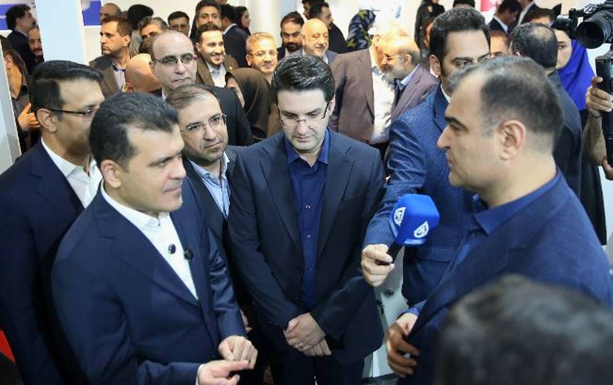 بازدید معاون علمی و فناوری رئیس جمهور از غرفه بیمه البرز در نمایشگاه پتروشیمی