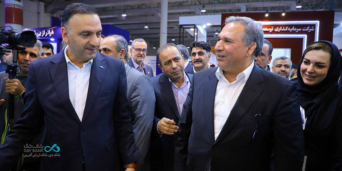 بازدید مقامات اقتصادی از غرفه بانک دی در نمایشگاه Kish Invex 2025