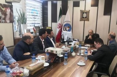 تجلیل از نماینده پیشکسوت با حضور سرپرست بیمه ایران