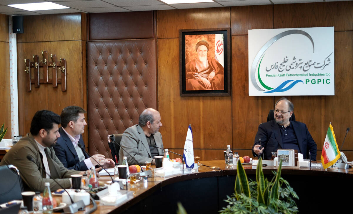 رضایتمندی خانواده ایثارگران از مهم‌ترین اهداف دولت و نظام است/ همکاری‌های هلدینگ خلیج فارس و بانک دی افزایش می‌یابد