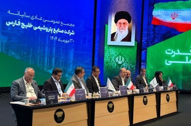 همایش پتروفن به یک راهبرد تبدیل شده است/آینده صنعت پتروشیمی با پیاده‌سازی نیازهای فناورانه در بستر بومی گره‌خورده/ به های‌تک‌ترین تکنولوژی‌ها در صنعت پتروشیمی دست‌یافته‌ایم