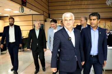 بازدید مدیرعامل بانک توسعه صادرات ایران از گروه صنعتی و کشاورزی آتاویتا