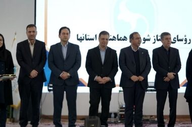 تقدیر مدیرعامل تیم قهرمان چهارمین جام فوتسال صنعت بیمه از پژوهشکده بیمه 