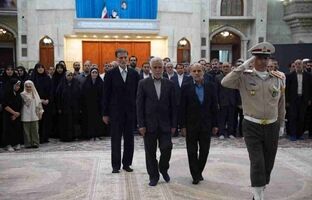 حضور رئیس، مدیران و کارکنان سازمان زمین‌شناسی و اکتشافات معدنی کشور در مرقد بنیان‌گذار انقلاب اسلامی