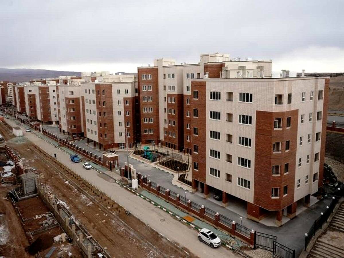 پرداخت بیش از ۱۳۶ همت تسهیلات نهضت ملی توسط بانک مسکن / تسریع در تحویل واحدهای مسکونی اولویت دارد