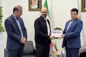 تحویل چک هزار میلیارد ریالی خسارت آتش‌سوزی به منطقه آزاد انزلی