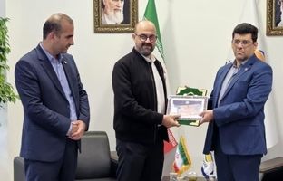 تحویل چک هزار میلیارد ریالی خسارت آتش‌سوزی به منطقه آزاد انزلی