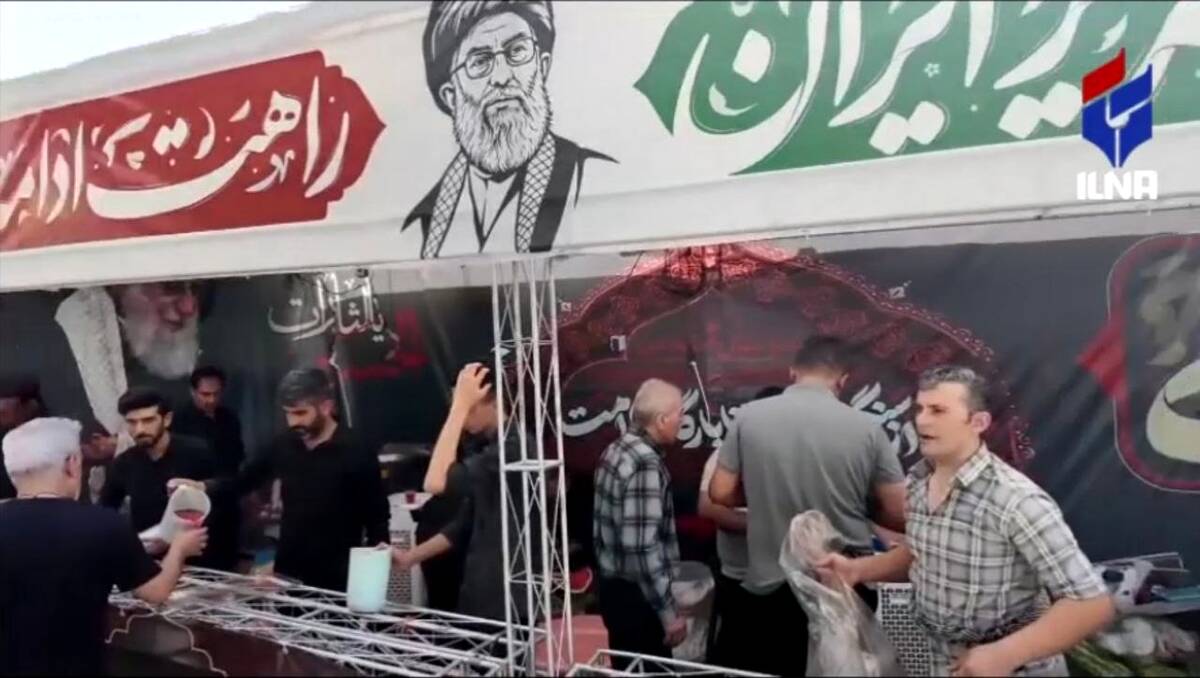 ویدئو/ پذیرایی از عزاداران رهبر شهید در موکب هلدینگ صنایع و معادن غدیر مستقر در قم 