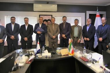 گپ و گفت سرپرست بانک سرمایه با همکاران شعبه کریمخان
