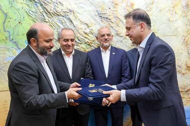 بازدید سفرای ۱۲ کشور از غرفه شرکت ملی صنایع مس ایران در نمایشگاه ایران کانمین ۲۰۲۵