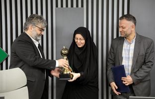 تقدیر مدیرعامل تیم قهرمان چهارمین جام فوتسال صنعت بیمه از پژوهشکده بیمه 