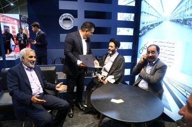  گواهی سپرده کالایی گندله چادرملو رونمایی شد / اهدای لوح افتخار برترین‌های بورس کالا به مدیرعامل چادرملو