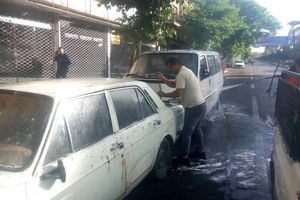   جمع آوری خودروهای اسقاطی و رها شده در منطقه ۱۲