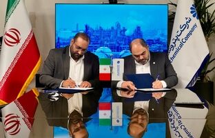 امضای تفاهم‌نامه حمل ۸۰ هزار تن محصولات پتروشیمی جم با شرکت فجر جهاد منعقد شد