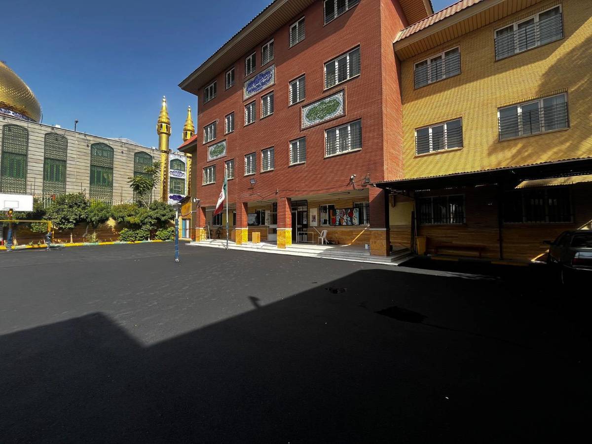  اجرای ۲۵۰۰ متر مربع روکش آسفالت در حیاط مدارس 