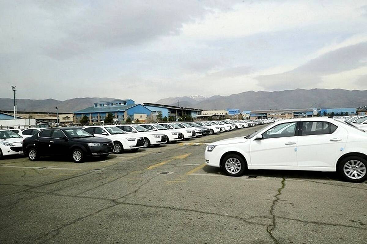 آخرین قیمت انواع خودرو/​ اجازه ناگهانی دولت برای واردات خودرو ابهام دارد