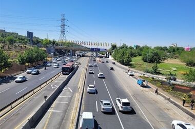 بیمه دی در کنار خدمت به خانواده ایثارگران، الگویی موفق برای صنعت بیمه کشور است