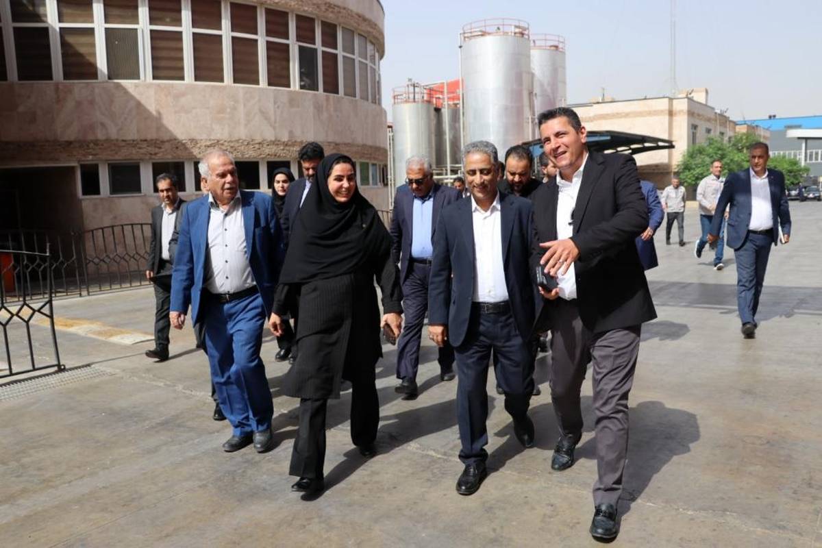 بازدید مدیرعامل بانک صنعت و معدن از شرکت شکوفا بهداشت آرین (پرژک)