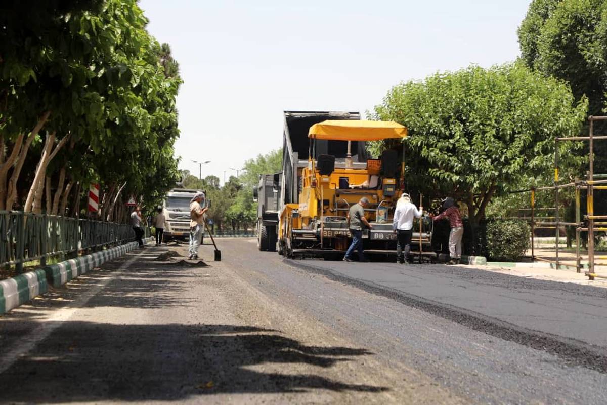 اجرای عملیات دو هزار و 550 تنی آسفالت ریزی در مسیرهای منتهی به حرم امام خمینی (ره) 