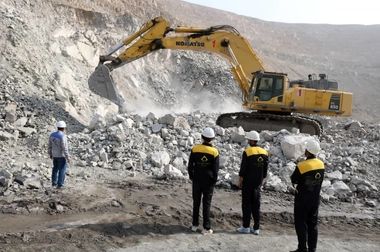 بازدید میدانی مدیر عامل شرکت سنگ آهن مرکزی ایران بافق از پروژه کارخانه فولاد آلیاژی مرکزی بافق