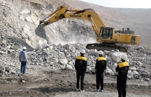 برگزاری مرحله عملی آموزش کارآموزان اپراتور بیل مکانیکی در سنگ آهن مرکزی ایران